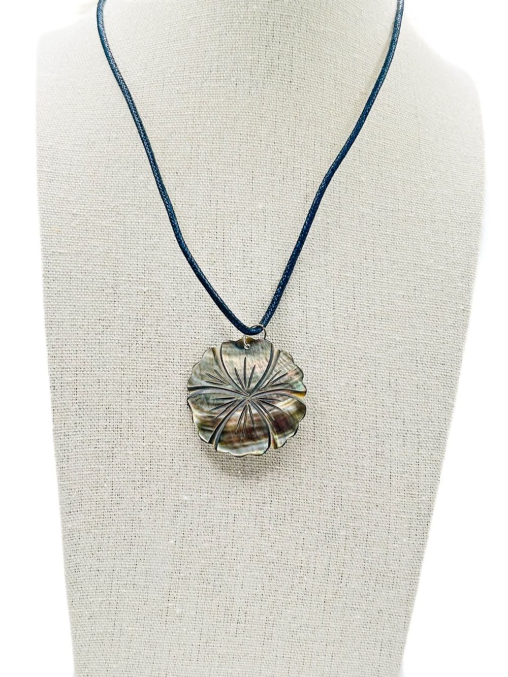 Vintage Carved Iridescent Shell Flower Pendant Necklace - Picture 5 of 14